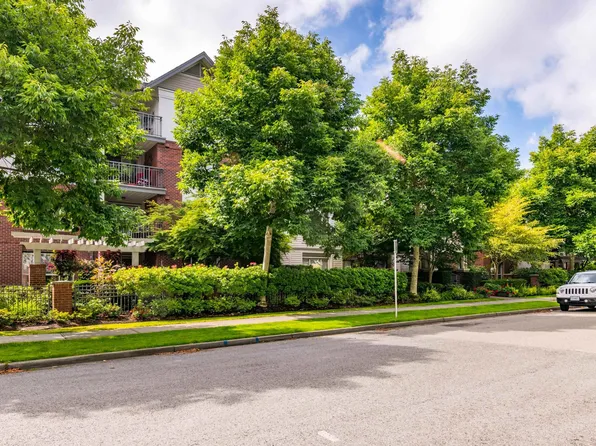 15188 22nd Ave #101, Surrey, BC V4A 9T4