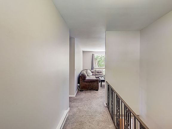 3rd image of 764 Winthorne Dr