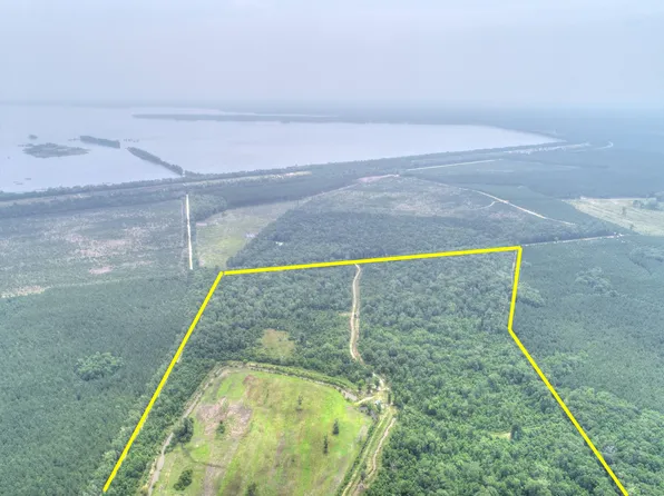 909 Getaway Ln, Pinopolis, SC 29469