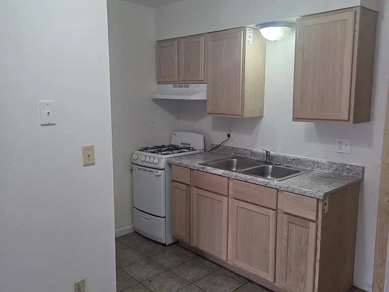 608 N Cliff Ave — Photo 2
