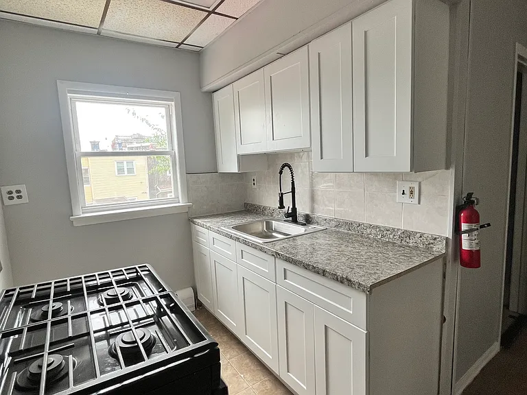 75 Broadway #3L — Photo 2