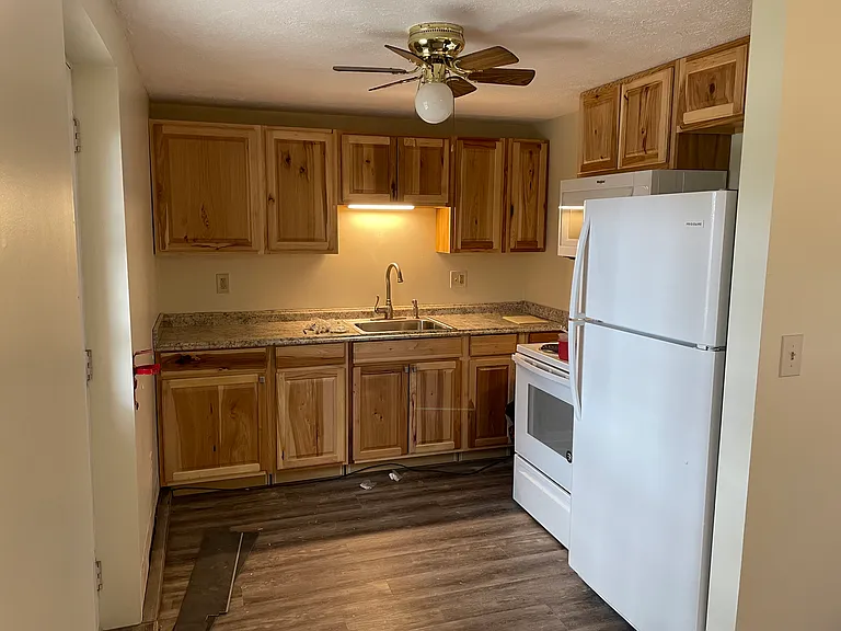 100 Strawberry Ave #3 — Photo 2