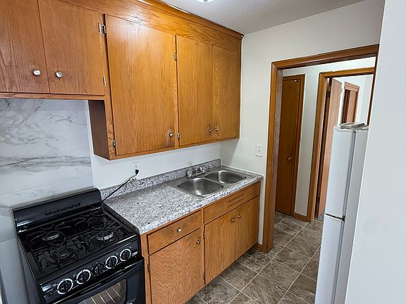 3rd image of 4707 University Ave NE APT 202