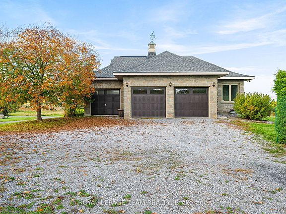 5th image of 285 Pinhey Point Rd