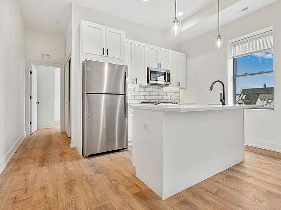 2nd image of 2203 N Hamilton Ave #301
