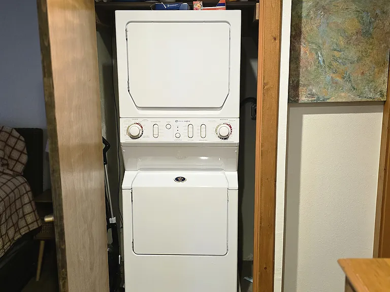 220 Pinewood Ln #B — Photo 6