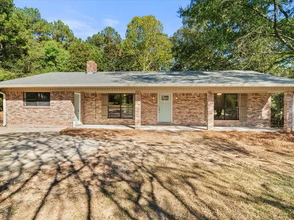 34 Cottage View Dr, Ellisville, MS 39437