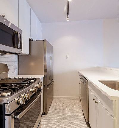 4th image of 245 E 44th St APT 20F