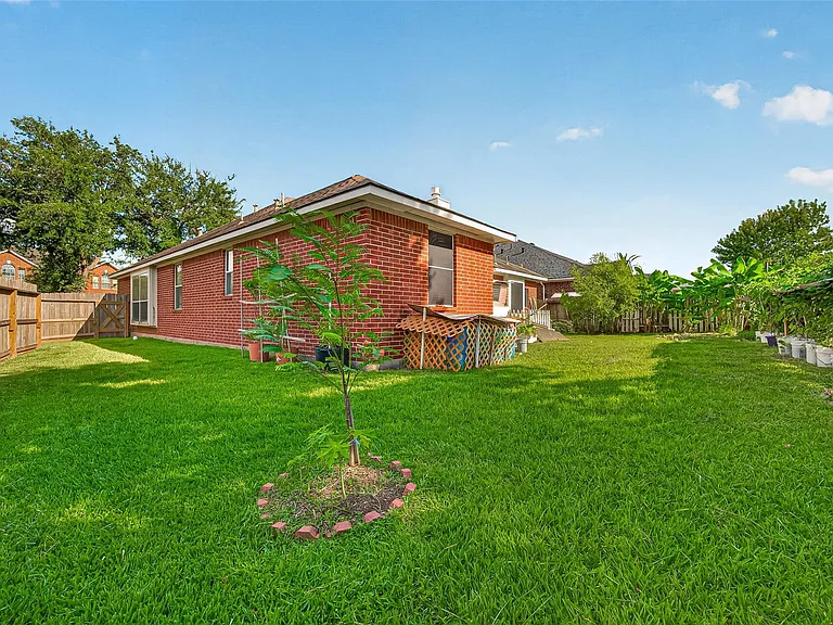 10802 Warner Hollow Ct — Photo 32