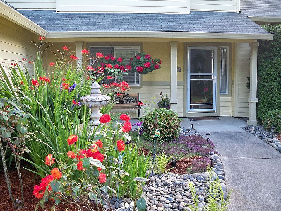 2nd image of 702 NE 148th St