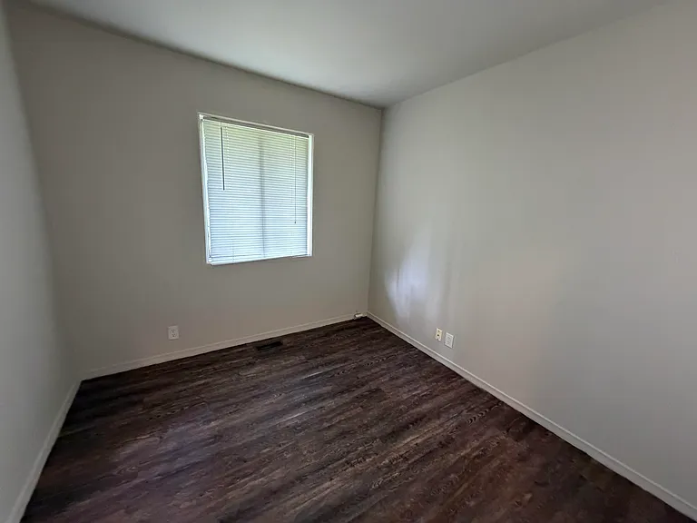 1612 Crestview Dr — Photo 12