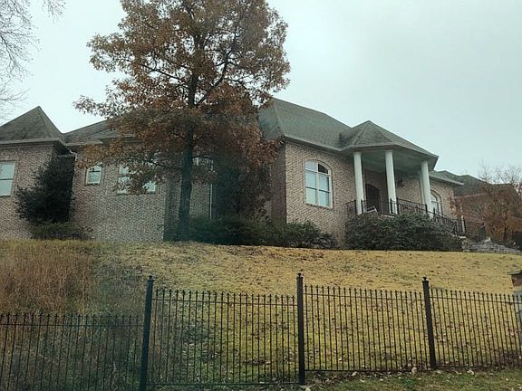 3rd image of 246 Essex Dr
