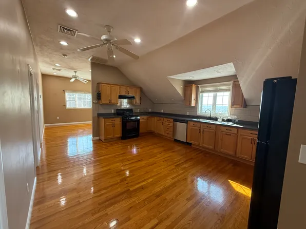 160 Jones St #3, Fall River, MA 02720