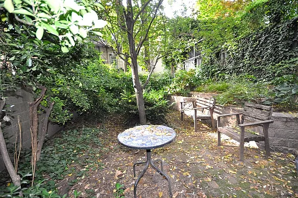 Rented by Corcoran | media 23