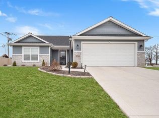 9704 Chadwick Ln, Fort Wayne, IN 46818