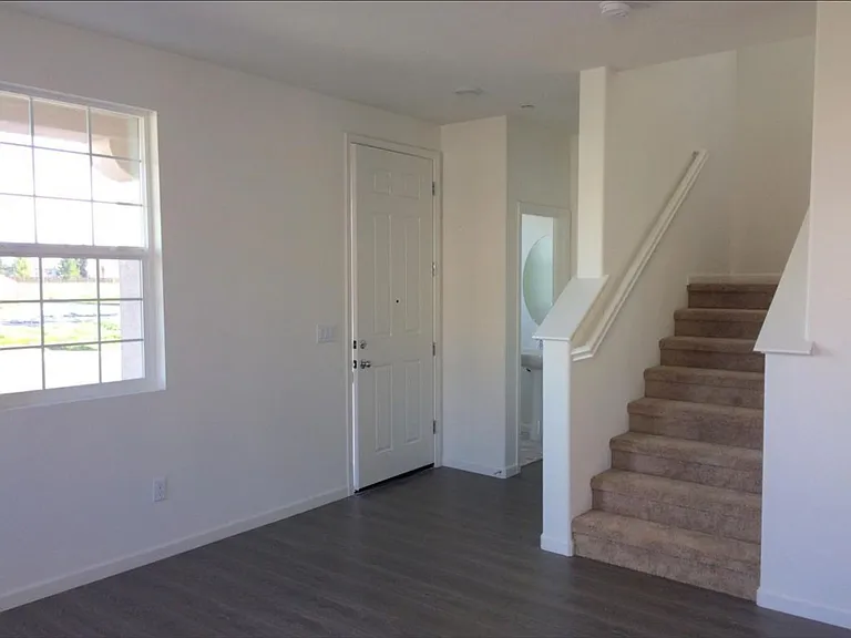 3935 Samuelson Way — Photo 7