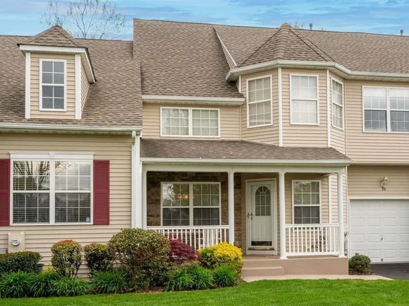 24 Meadow Pond Circle #24, Miller Place, NY 11764