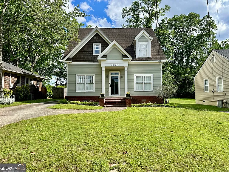 1594 Hardin Ave — Photo 2