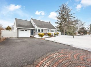 17 Willis Ave, Ronkonkoma, NY 11779