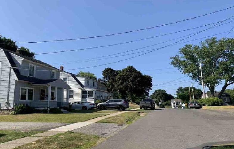 2nd image of 103 Clinton Ave