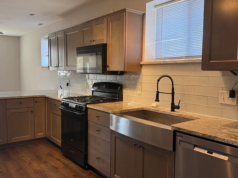 3175 Ivanhoe Ave — Photo 8