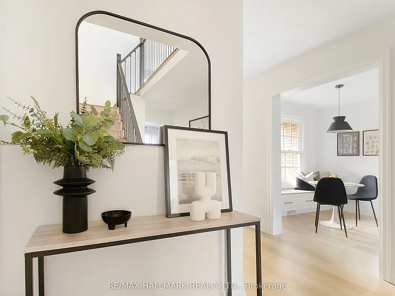 50 Dutch Cres — Photo 5