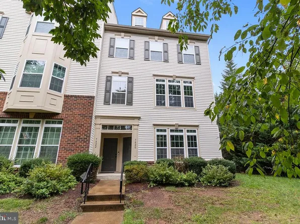 7420 Brunson Cir #A, Gainesville, VA 20155