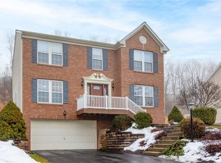327 Fieldbrook Dr, Washington, PA 15301