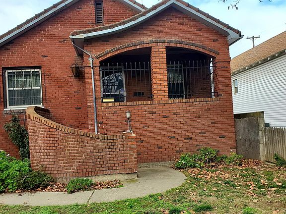 3rd image of 210 6th St