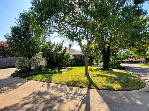 3rd image of 3 Red Oak Cir