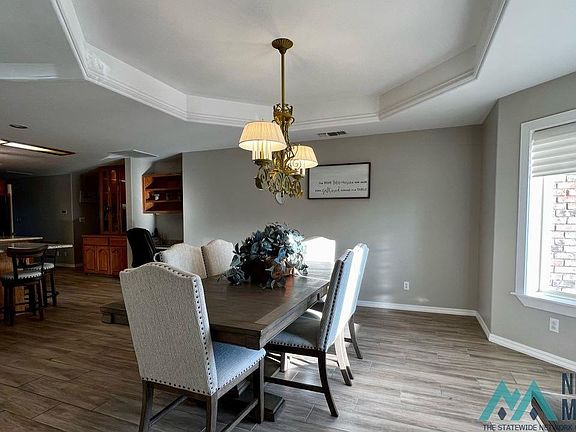 5th image of 810 Dennis Way