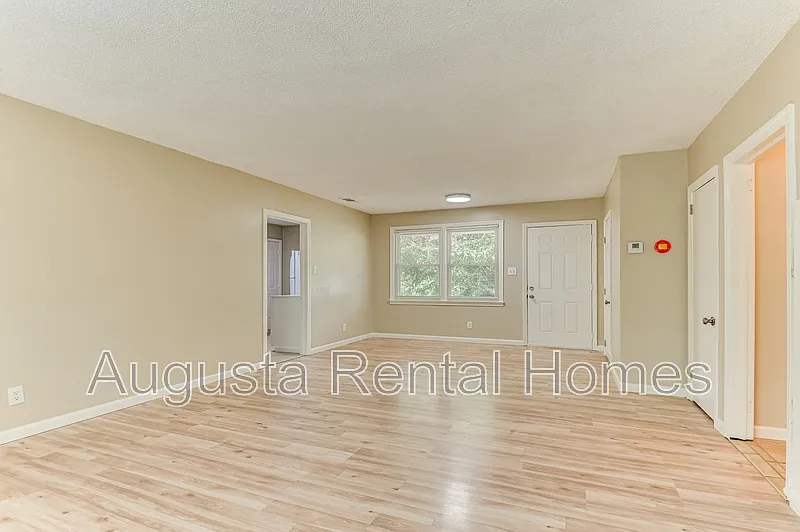 2 bed, 1.0 bath, 1168 sqft, $1,195 — Photo 4
