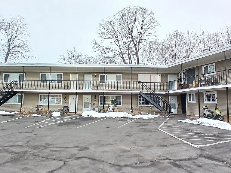 258 Saybrook Rd #4 — Photo 1