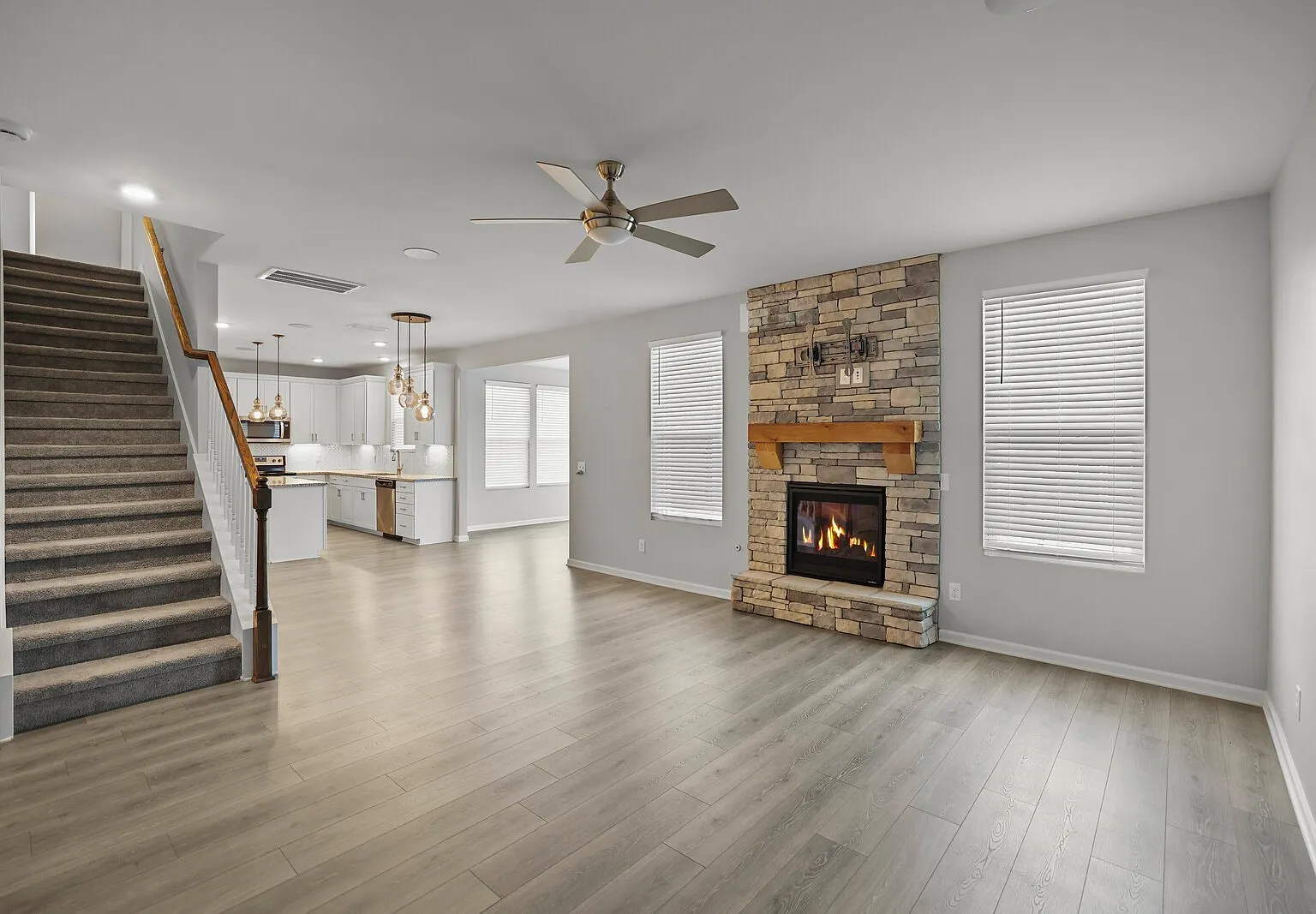 3 bed, 2.5 bath, 2337 sqft, $2,800 — Photo 3