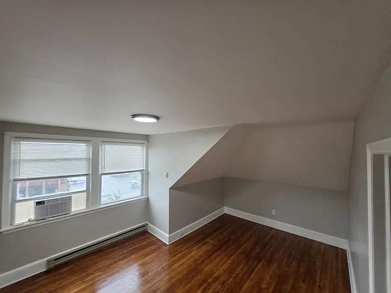 715 Oak Hill Ave #3 — Photo 4
