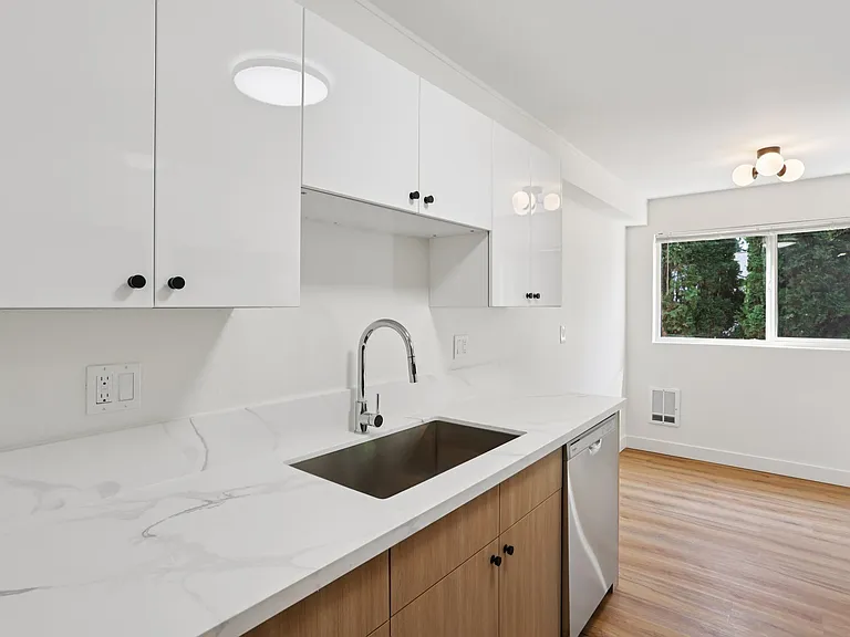 Olympic West Apartments — Photo 33