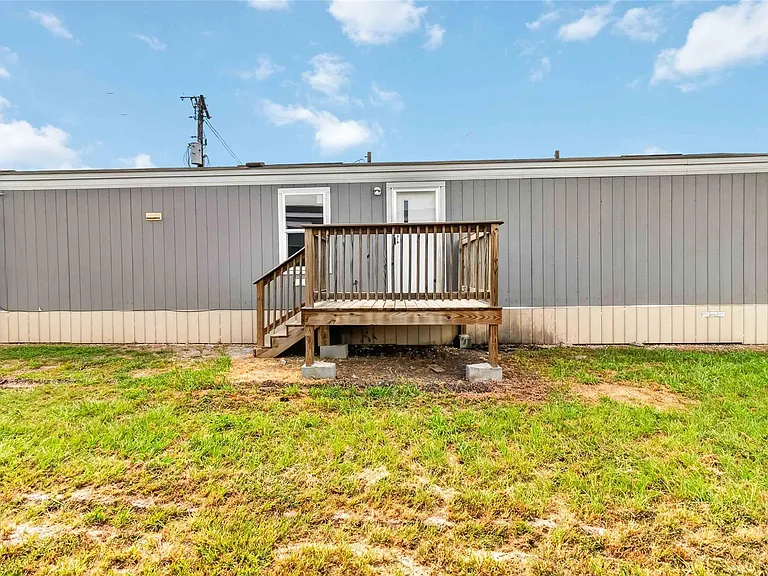 5670 E Highway 290 — Photo 2