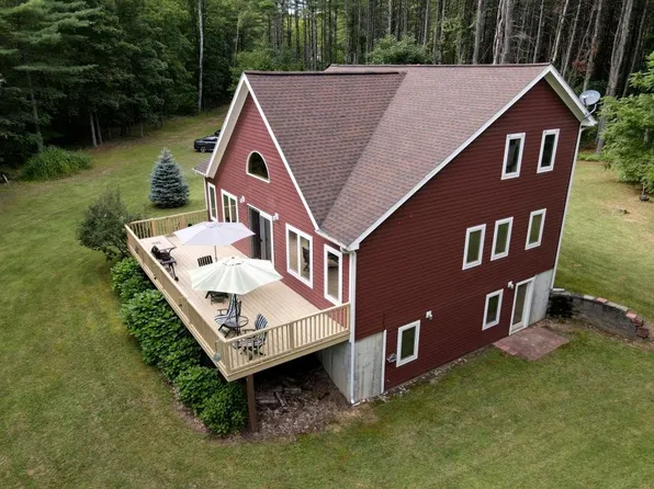 746 Mountain View Dr, Willsboro, NY 12996