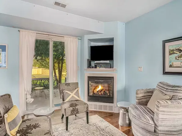 320 Blue Star Hwy APT 18, Douglas, MI 49406