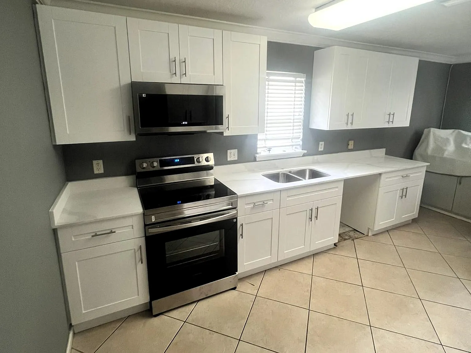 3 bed, 2.0 bath, 1585 sqft, $3,400 — Photo 3