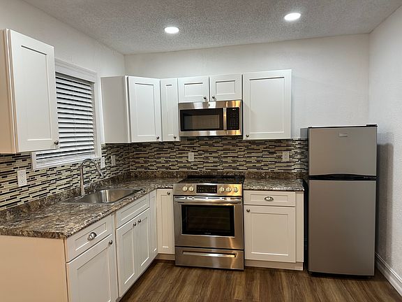 2nd image of 6607 Freeport Dr