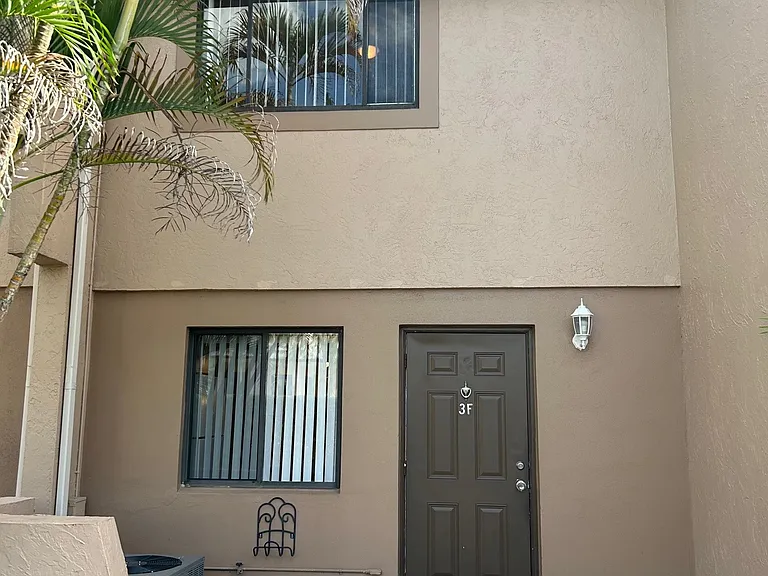 139 Sparrow Dr #3F — Photo 4