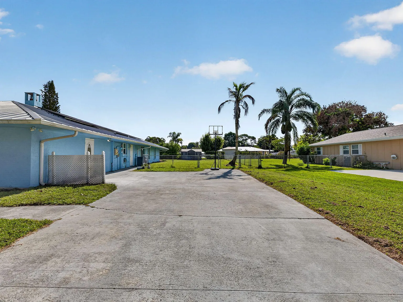 4 bed, 4.0 bath, 3877 sqft, $3,300 — Photo 3