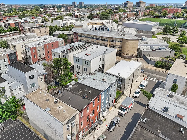 1713 Monument St — Photo 42