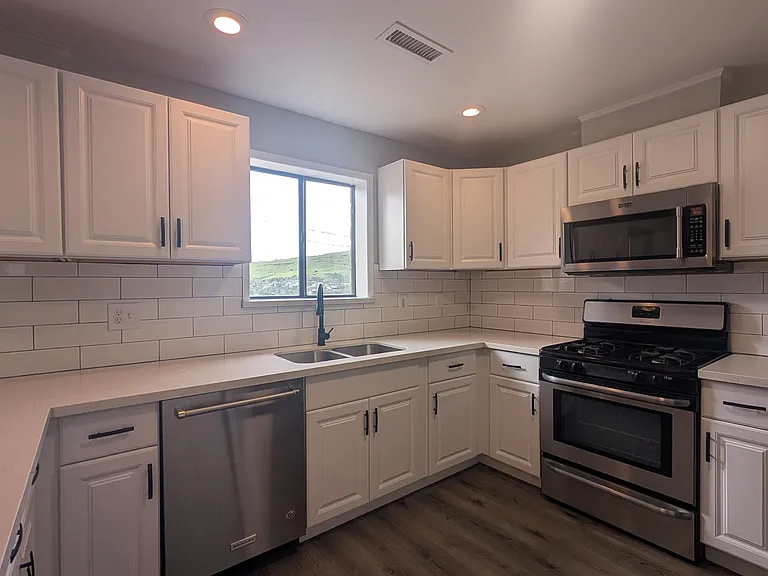 1514 N Elaine Way — Photo 3