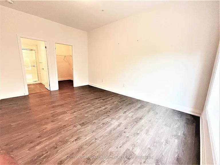 64 Queen St S #G3 — Photo 17