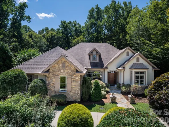 170 Cape Martin Cir, Hendersonville, NC 28791