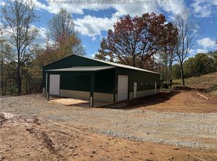 729 Bee Ridge Rd, Leon, WV 25123