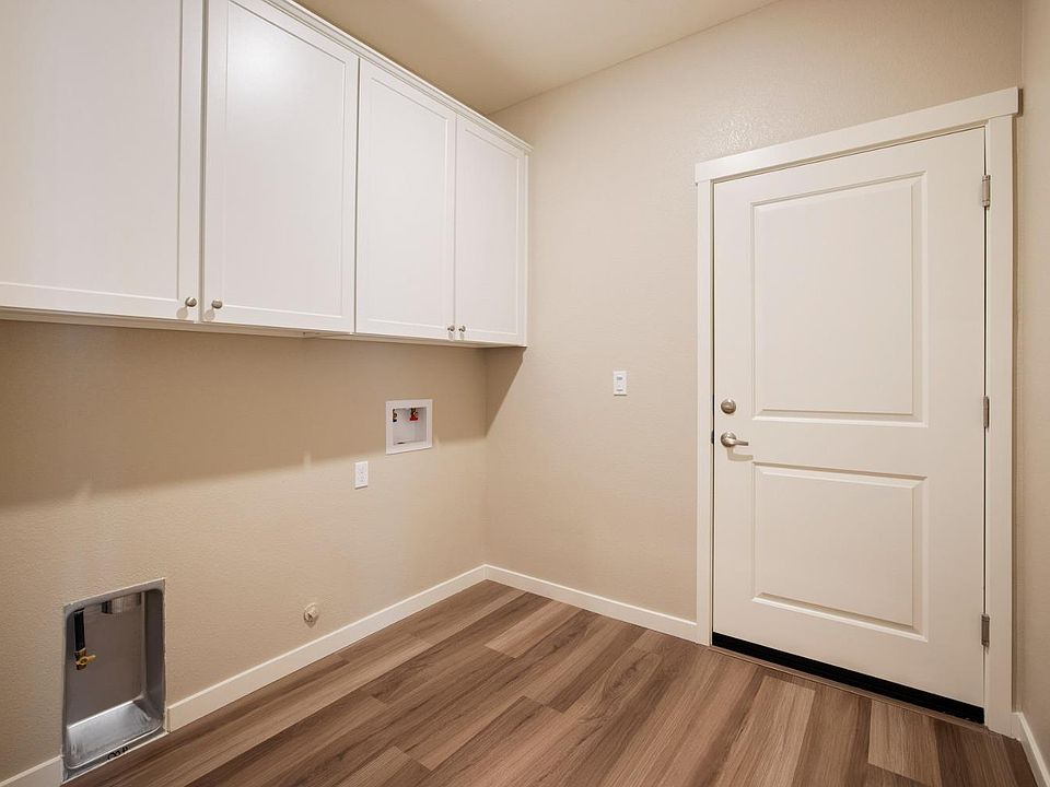 2nd image of 4315 Canada Way