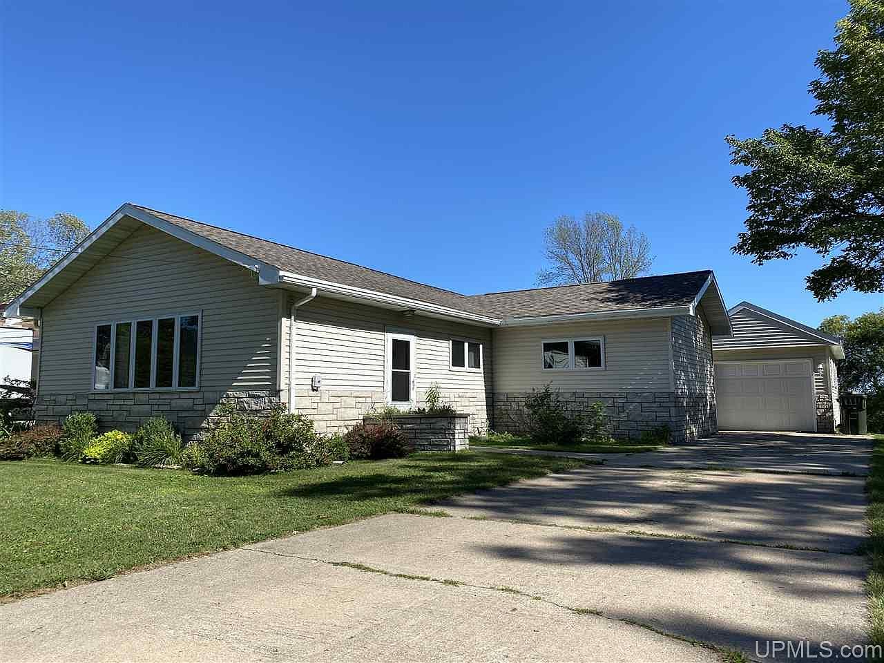2645 Lake Shore Dr, Escanaba, MI 49829 Zillow